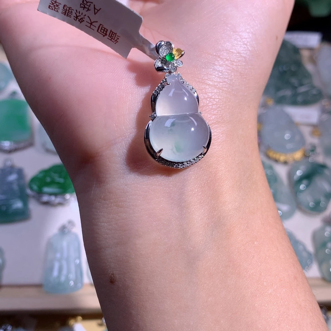 翡翠吊坠(不含链)18K金镶嵌