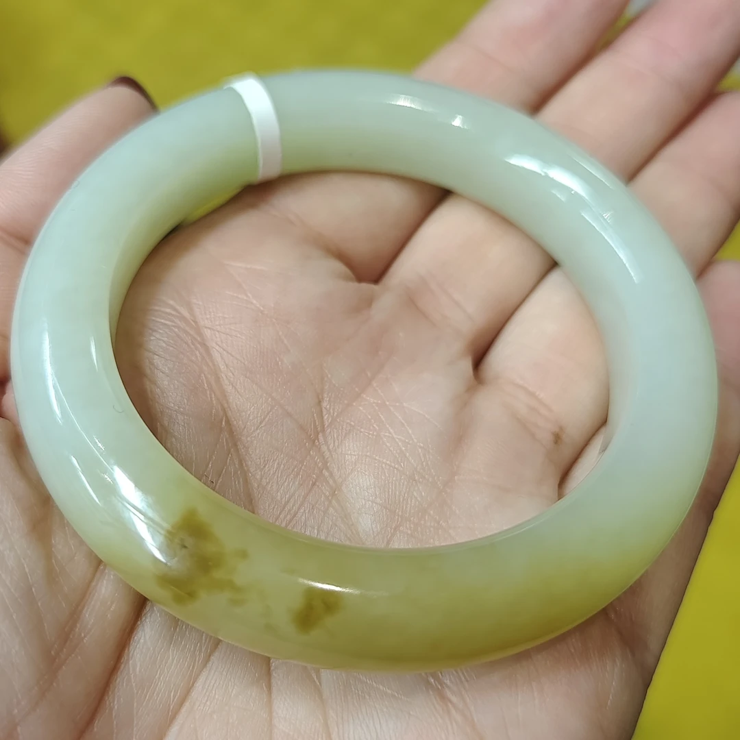 新疆和田玉手镯俏色糖泥鳅背条形细腻油润圈口5758完美