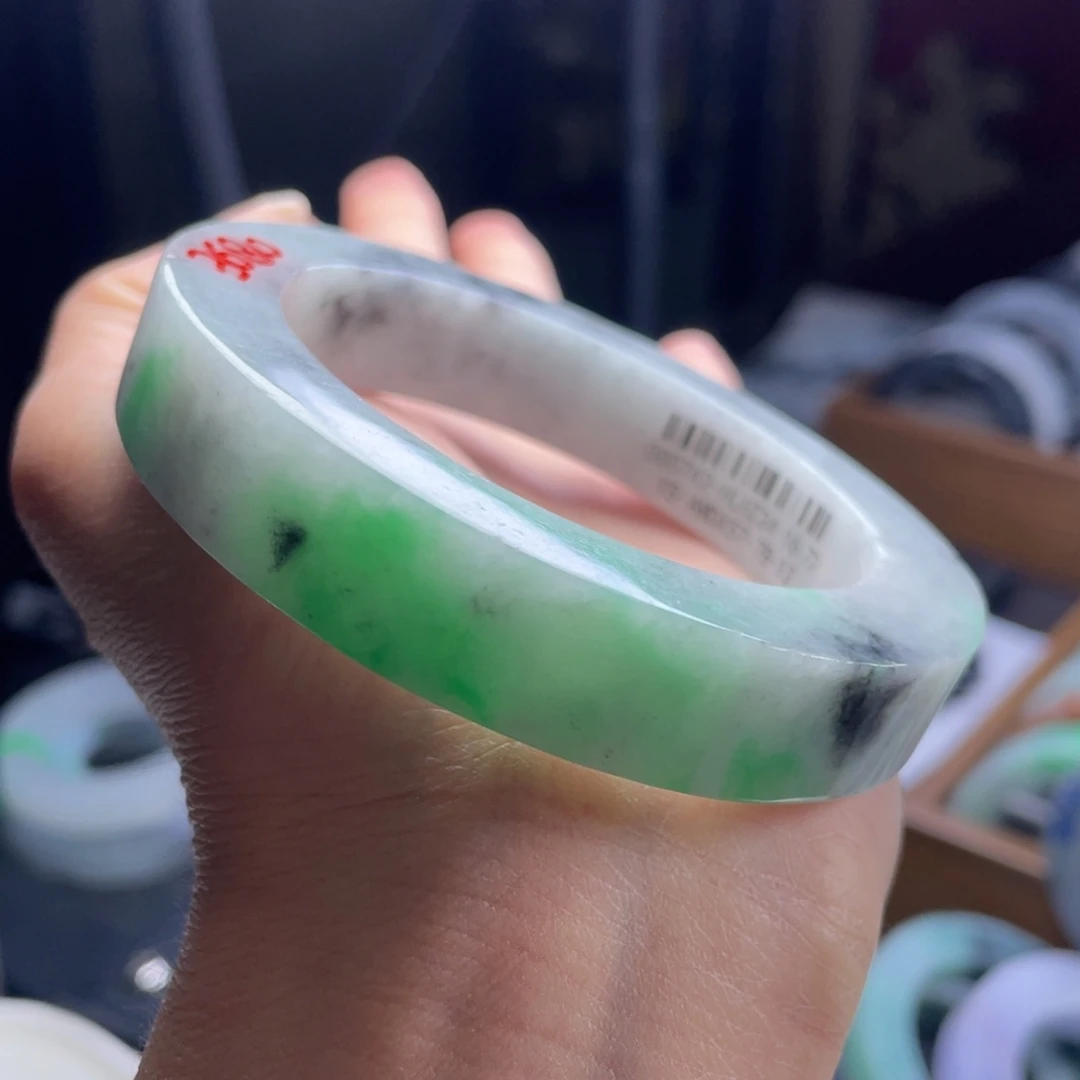 定制翡翠未镶嵌翡翠手镯