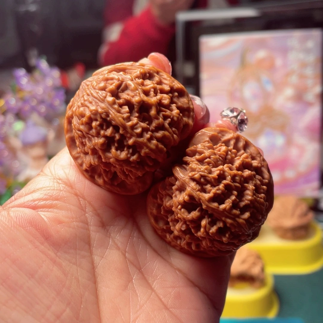 【闪购商品】文玩核桃把件6*满天星40