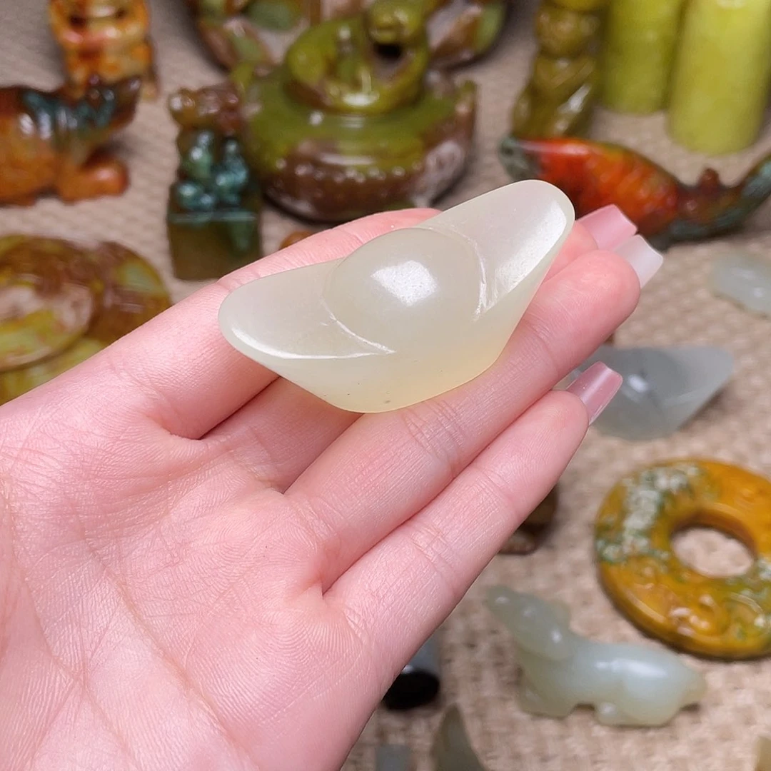 蛇纹石玉未镶嵌颈饰