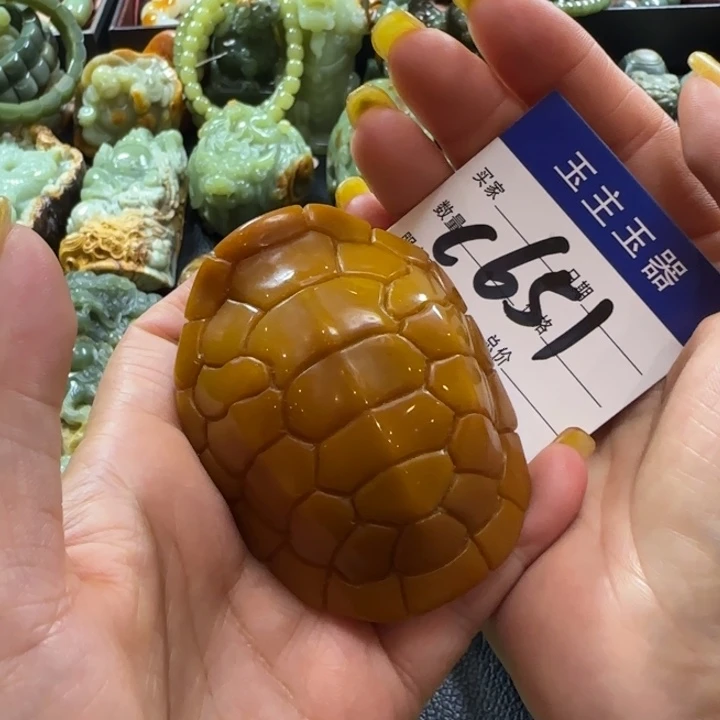 透闪石质玉未镶嵌把件输**称