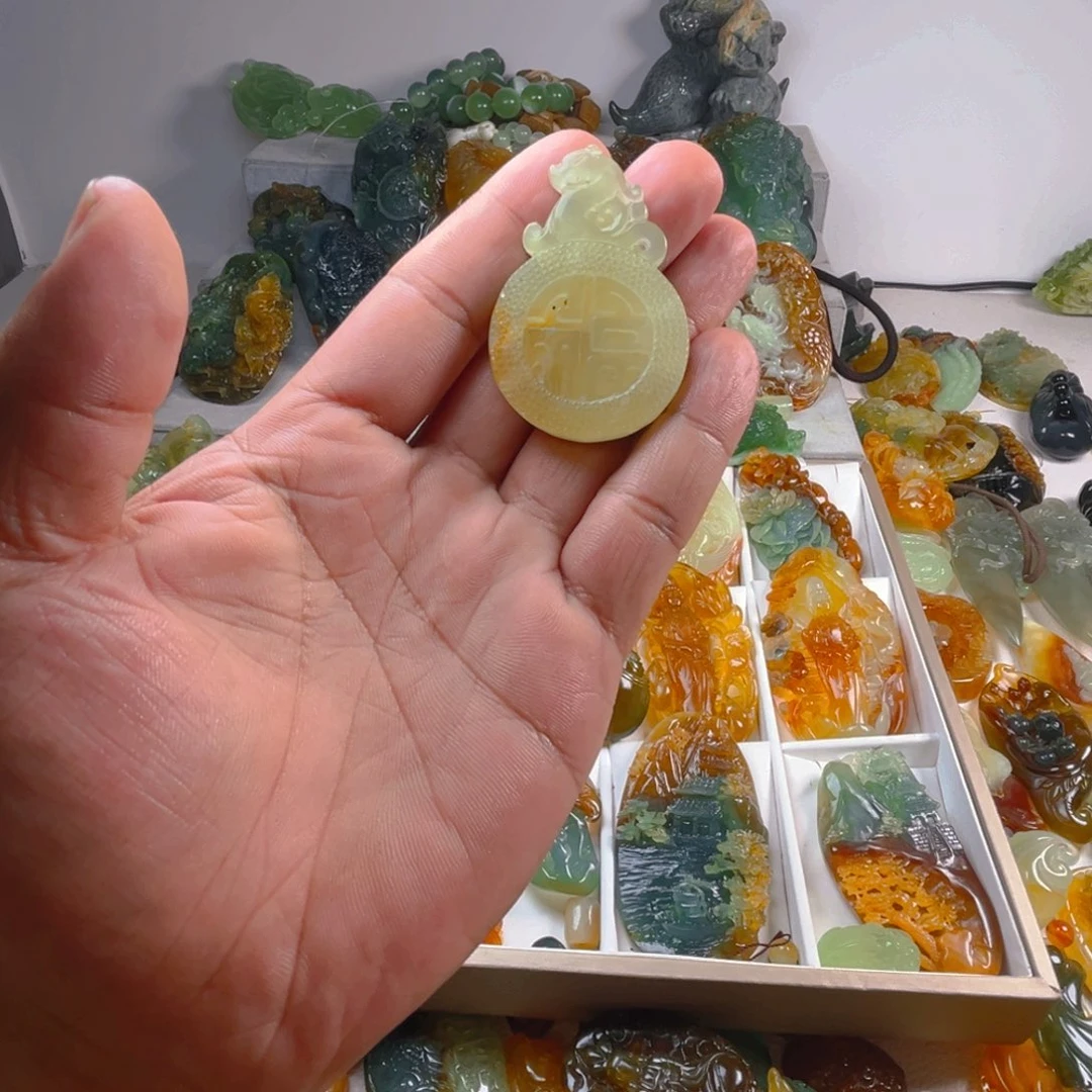 未镶嵌蛇纹石玉颈饰