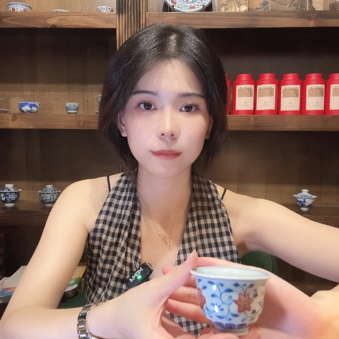 北茗有于釉里红主人杯