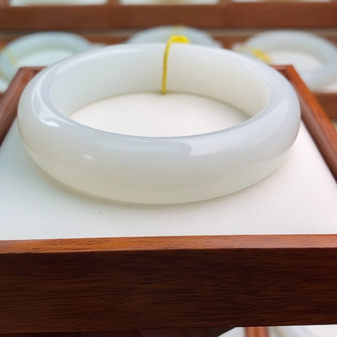 和田玉（白玉）未镶嵌手镯