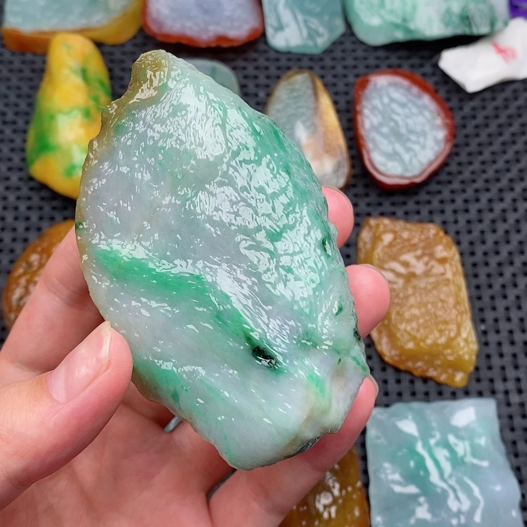 翡翠未镶嵌吊坠(赠链)@*鑫