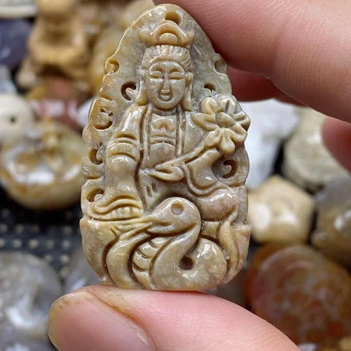 颈饰未镶嵌硅化珊瑚（珊瑚玉）小