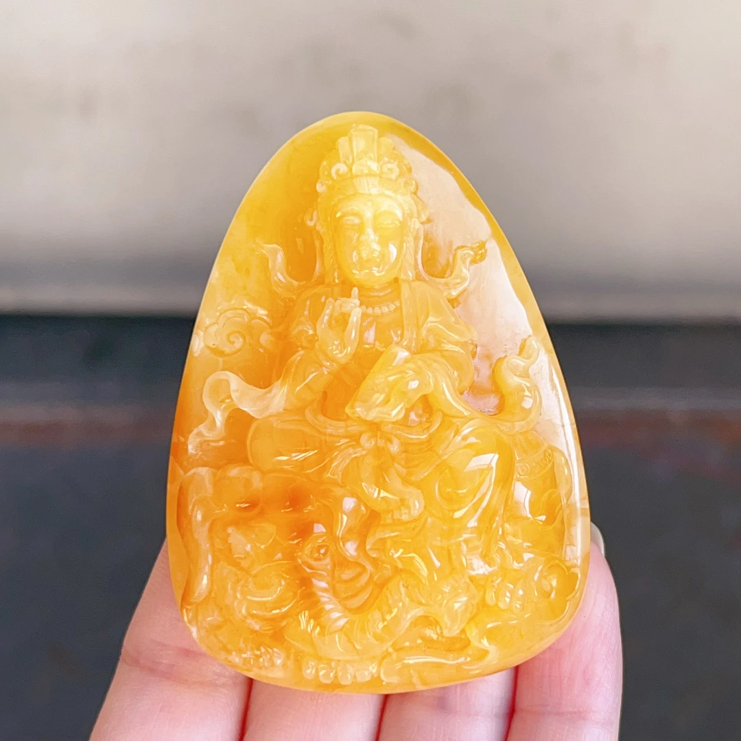 焦皮料满蜡鸡油黄雕刻蜜蜡普贤菩萨吊坠，39克，尺寸70*51.4*22.5mm