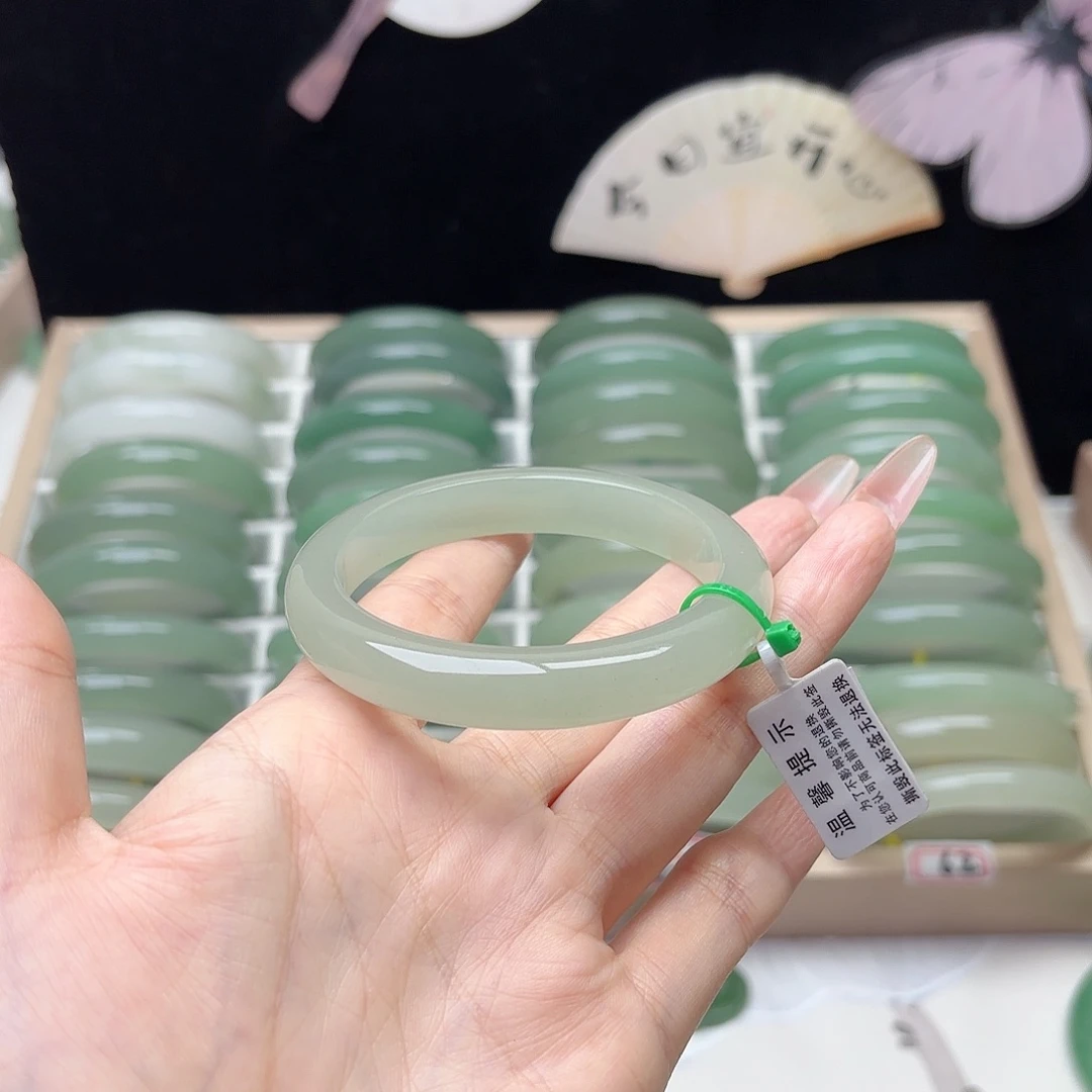 未镶嵌手镯石英质玉