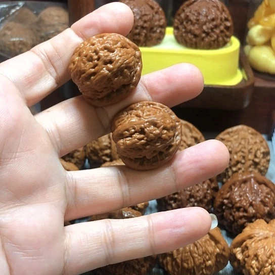 文玩核桃把件白狮子手捻