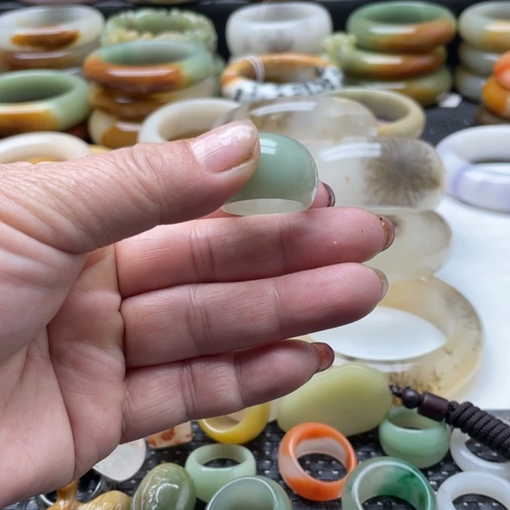 石英质玉手镯未镶嵌朱**镜