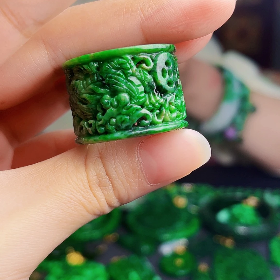 颈饰未镶嵌翡翠多样性