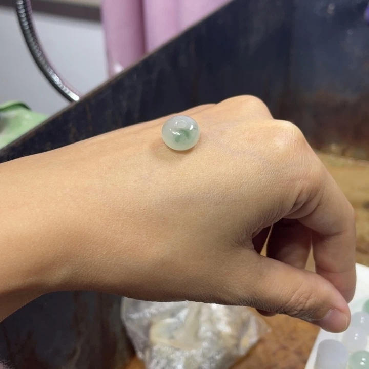 J***3定制翡翠未镶嵌边角料