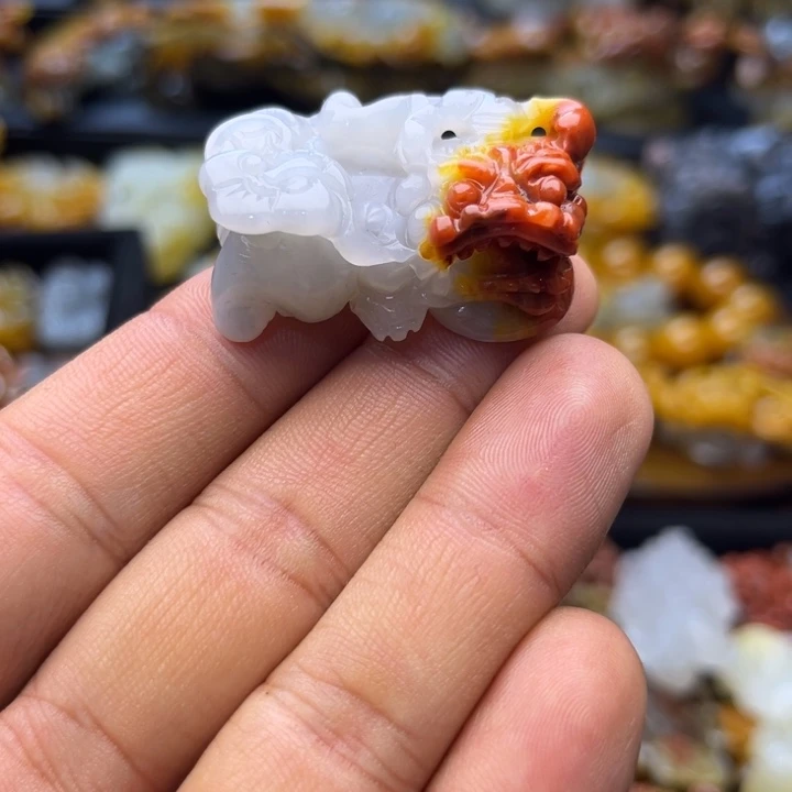 石英质玉（黄龙玉）未镶嵌颈饰
