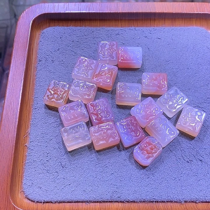 未镶嵌颈饰玛瑙/玉髓发财牌一个