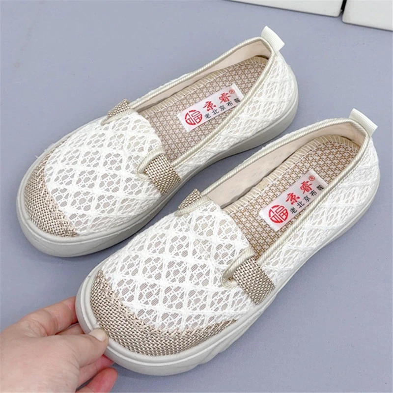 夏季新款老北京布鞋2025年网纱轻便透气女单鞋一脚蹬平底妈妈鞋女