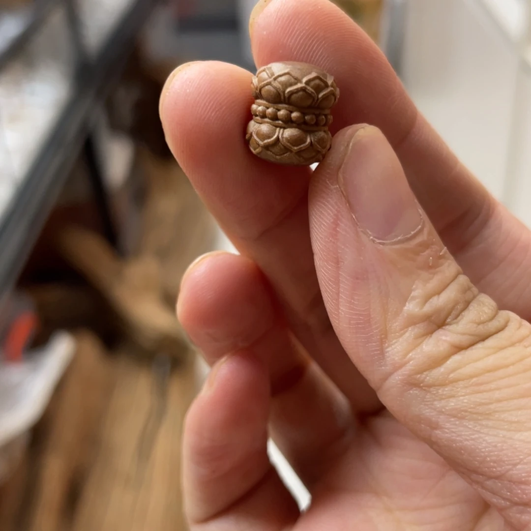 檀香木吊坠老山檀香老料顺纹并蒂莲