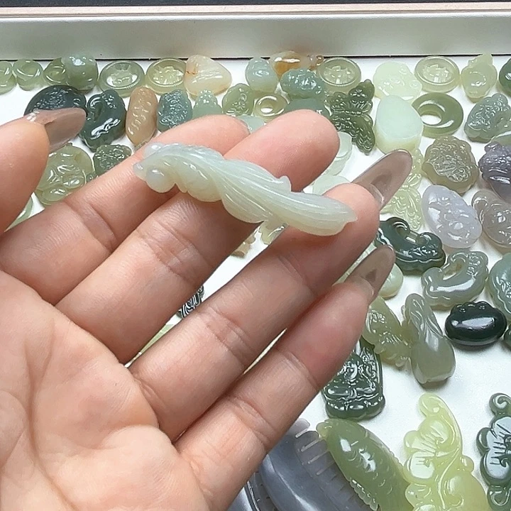 【闪购商品】和田玉未镶嵌颈饰青*