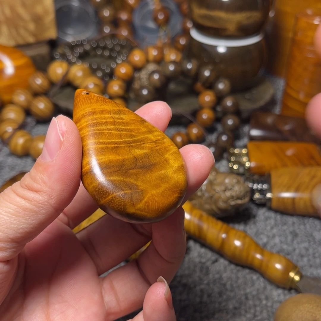 金丝楠雨滴吊坠花纹