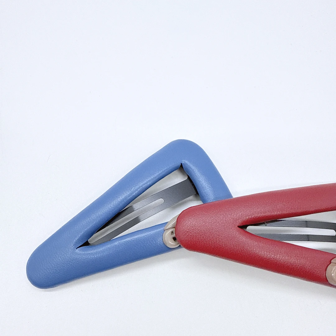 Mi33 亮面镂空三角字母BB夹发夹 Y27056J2-2