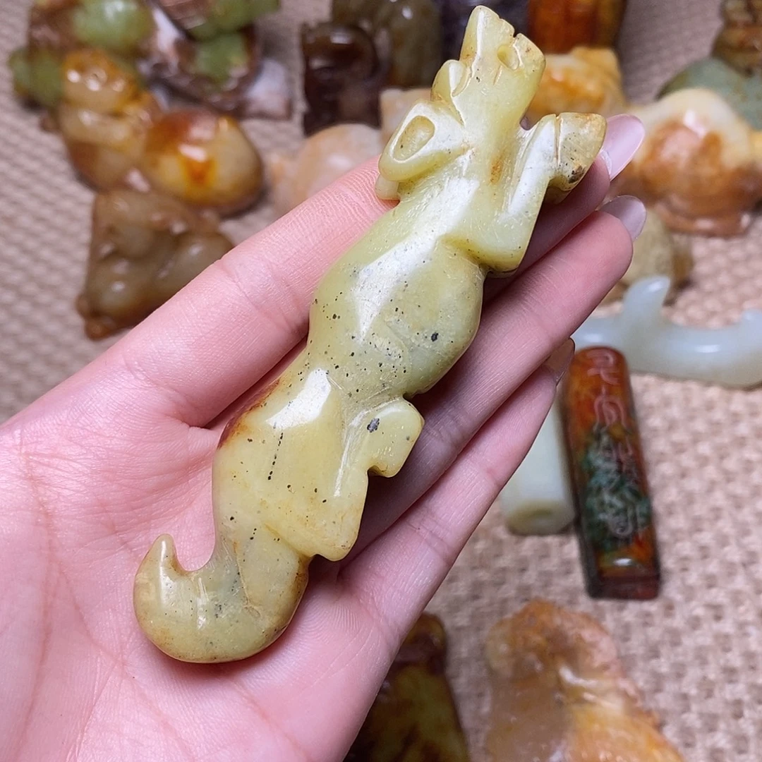 未镶嵌蛇纹石玉颈饰