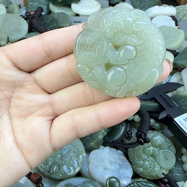 和田玉未镶嵌颈饰