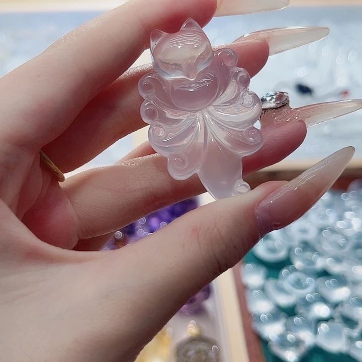 未镶嵌颈饰水晶九尾狐