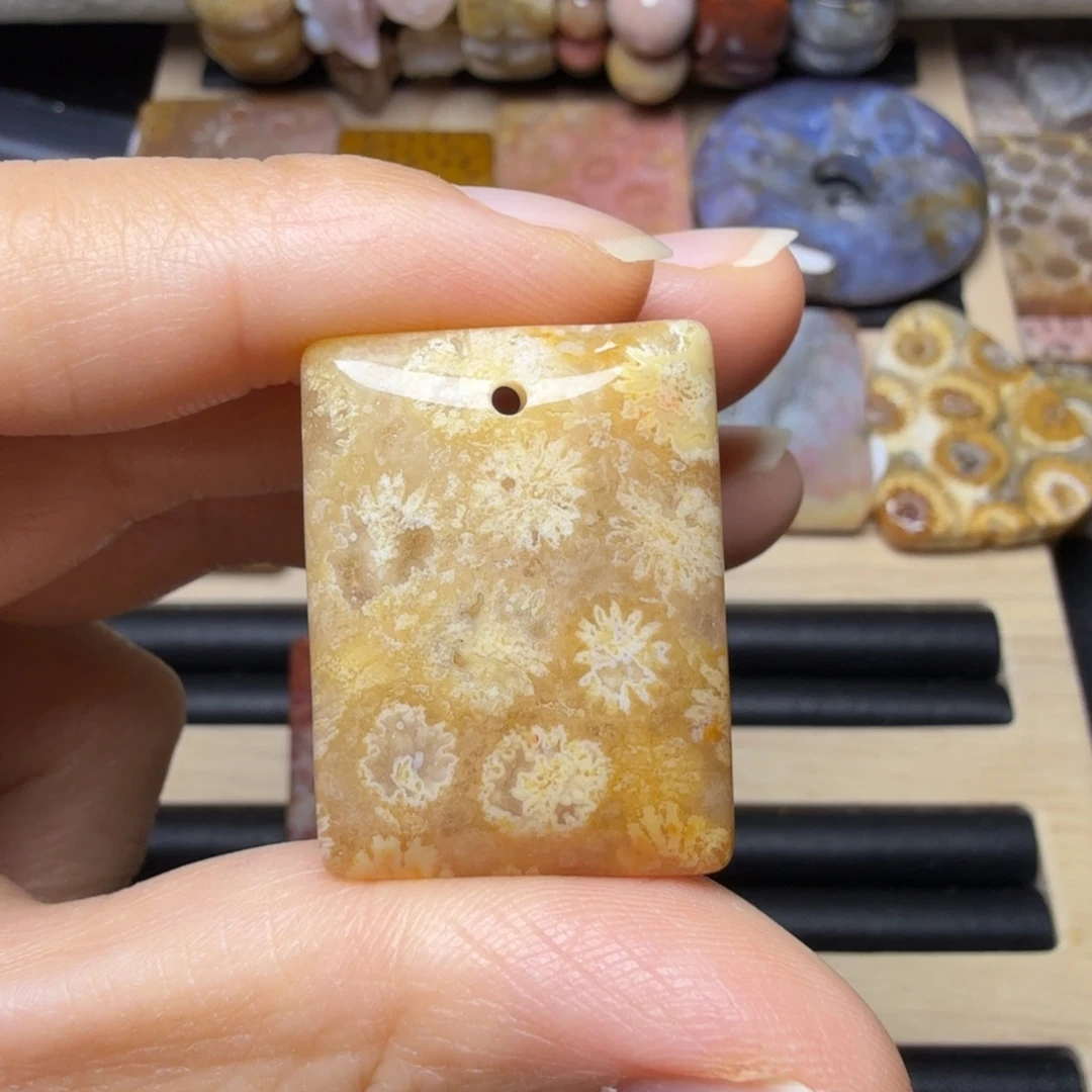 硅化玉未镶嵌玉透黄花