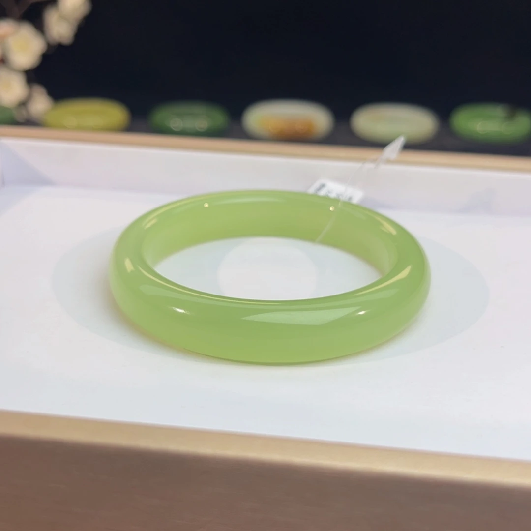 未镶嵌手镯和田玉牵****?