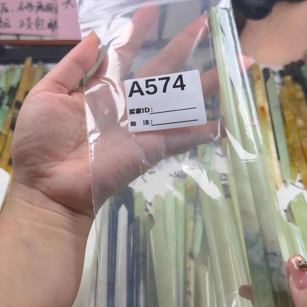 云***呀蛇纹石玉未镶嵌颈饰