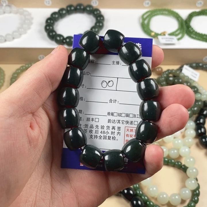萌***彤未镶嵌手链和田玉