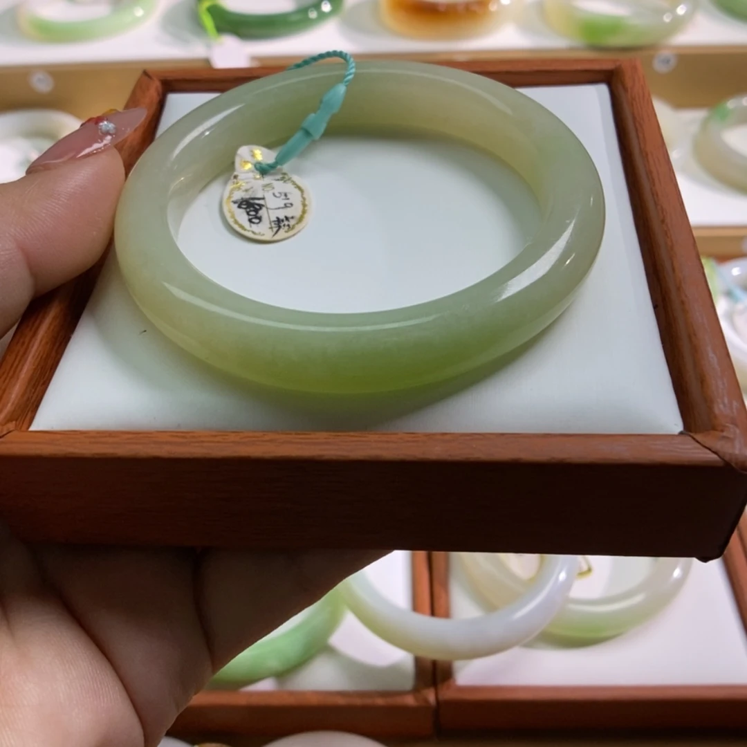 【闪购商品】和田玉手镯未镶嵌翠青手镯