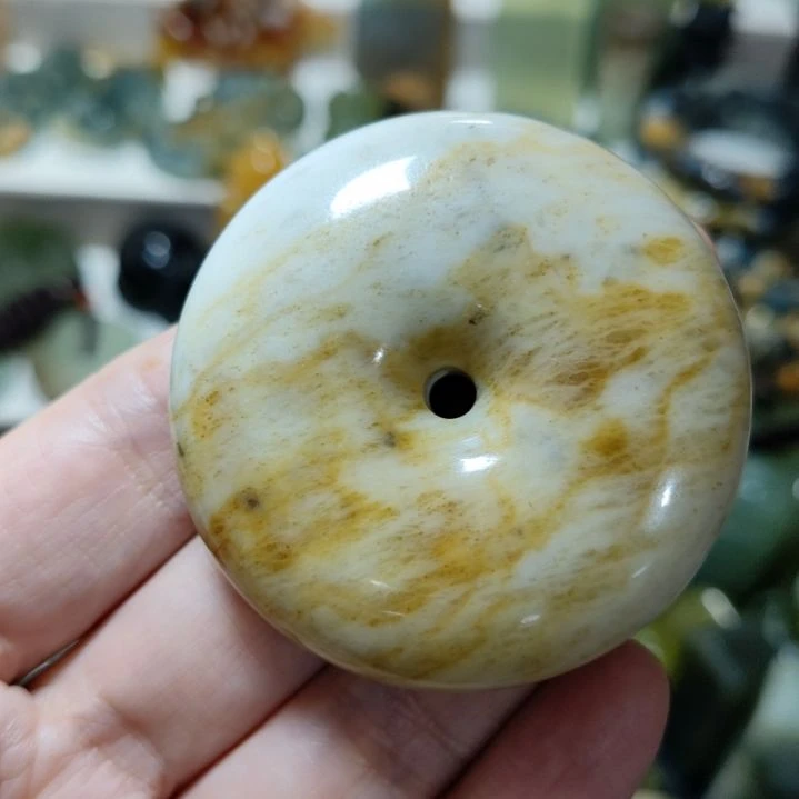 岫玉未镶嵌平安扣