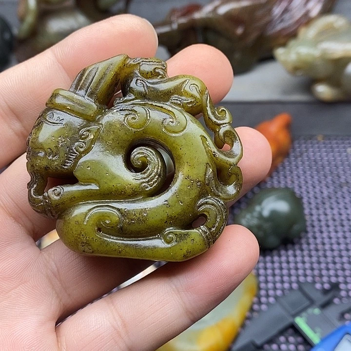 未镶嵌蛇纹石玉颈饰