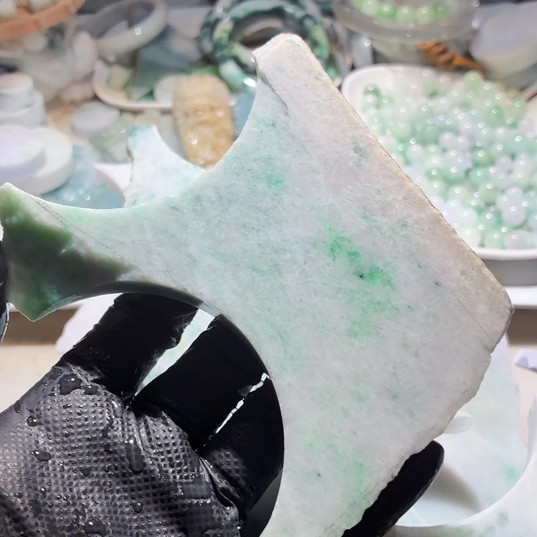 翡翠未镶嵌颈饰边角料