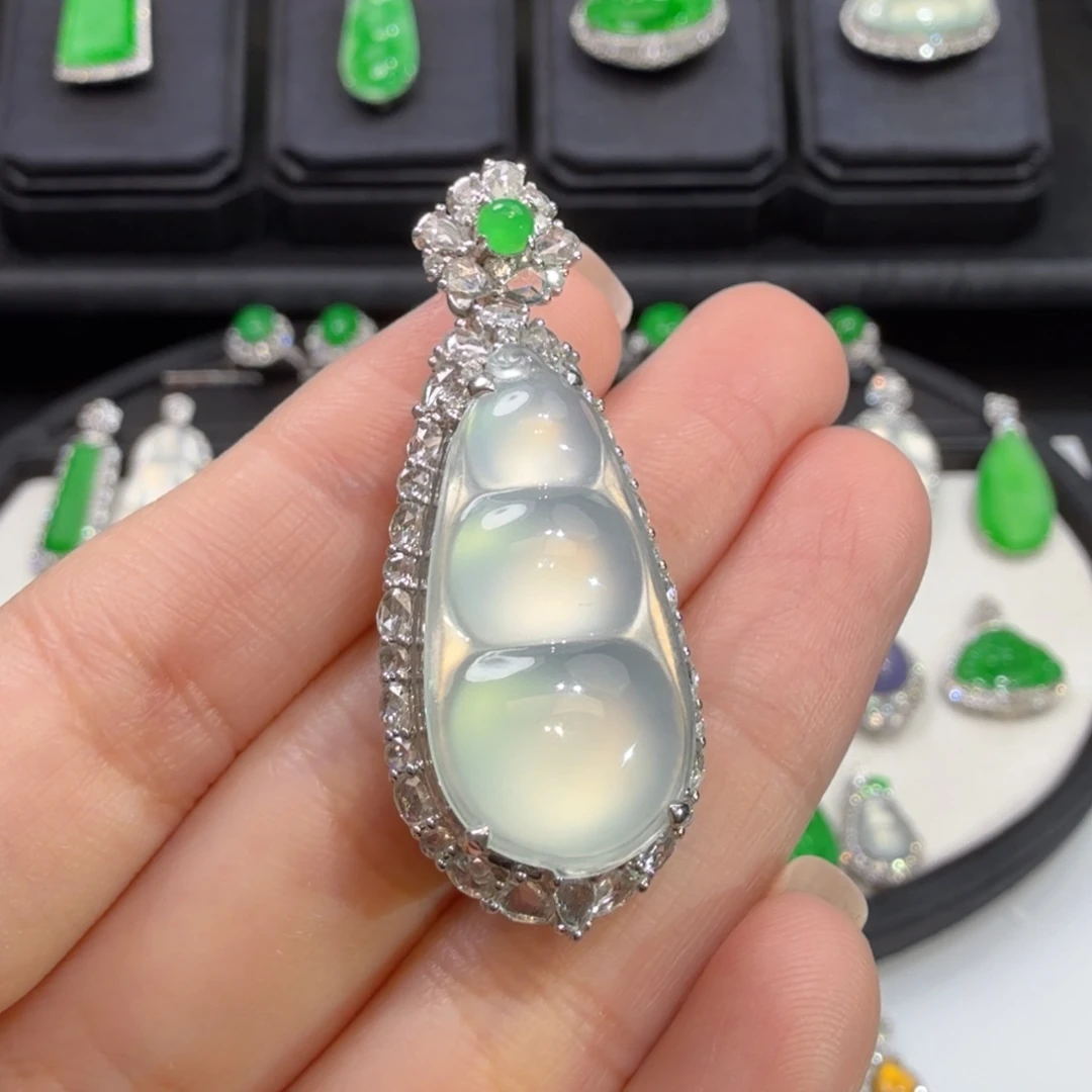 翡翠18K金镶嵌颈饰收到货48小时鉴赏期