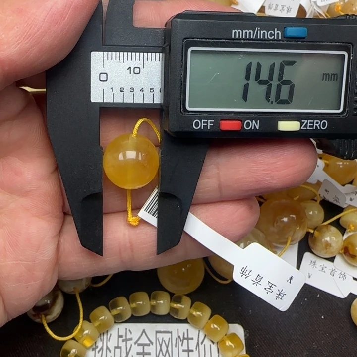 琥珀未镶嵌珠宝奇石08