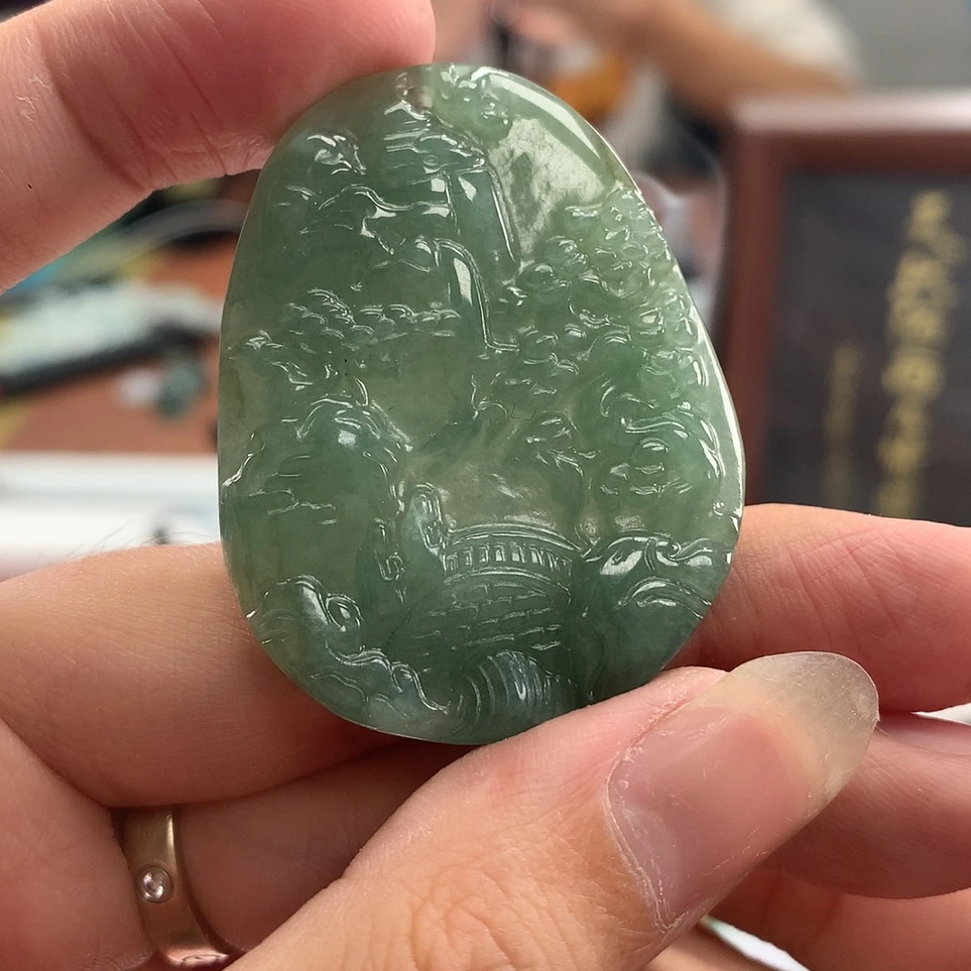 约****翡翠未镶嵌颈饰翡翠