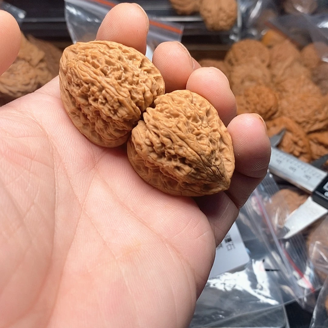 东***呵文玩核桃南疆石32-02
