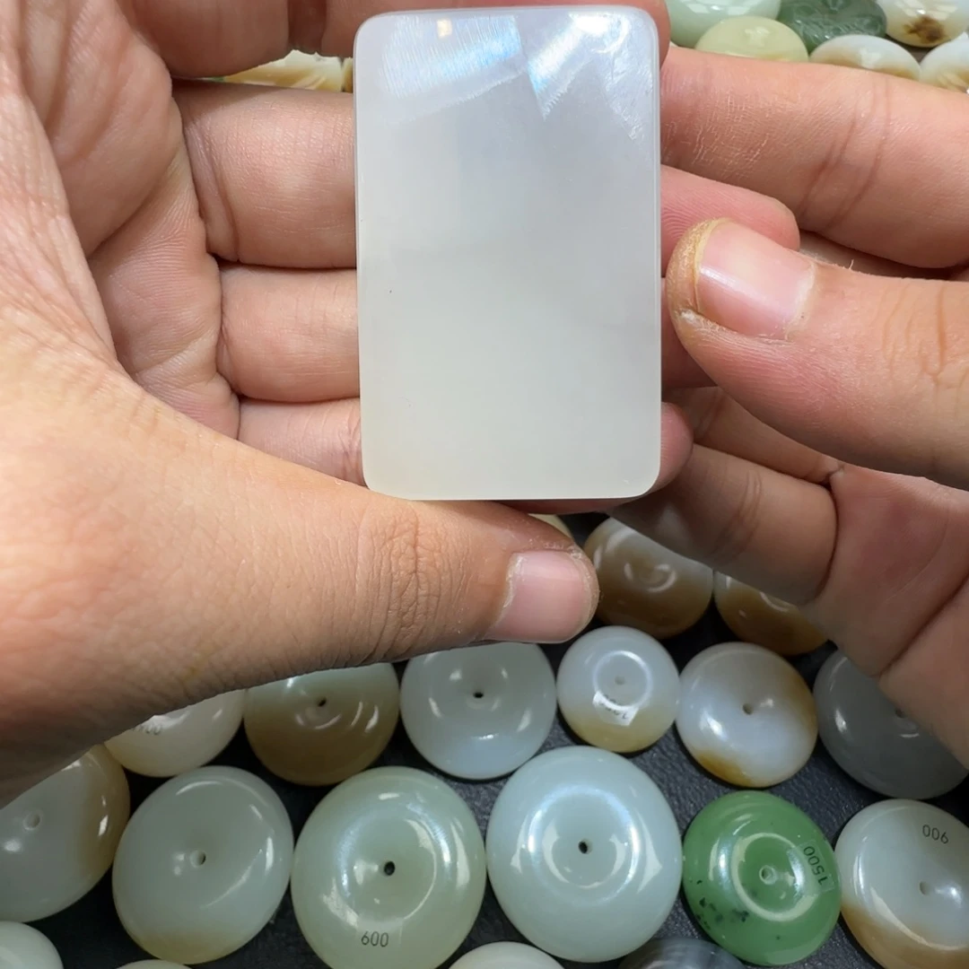 和田玉（糖玉）未镶嵌颈饰