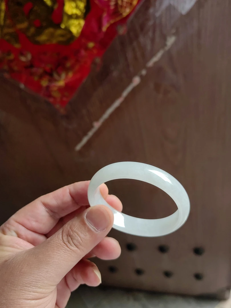 天然缅甸翡翠贵妃镯54.4圈口（微瑕特价品，买断不退）