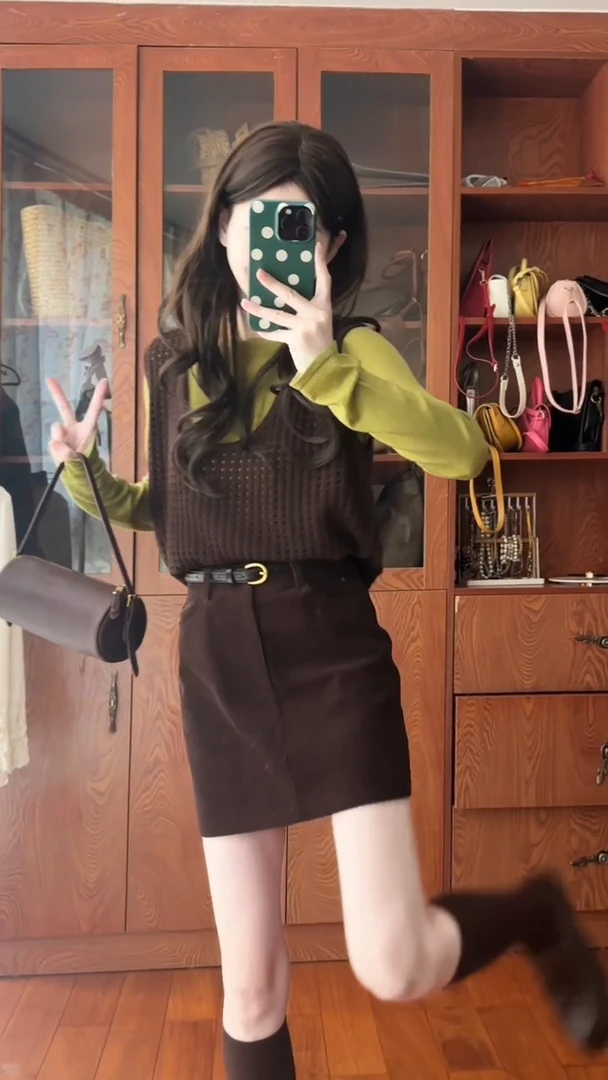 2026新款韩系韩系半高领绿色长袖针织衫叠穿镂空马甲背心半身裙