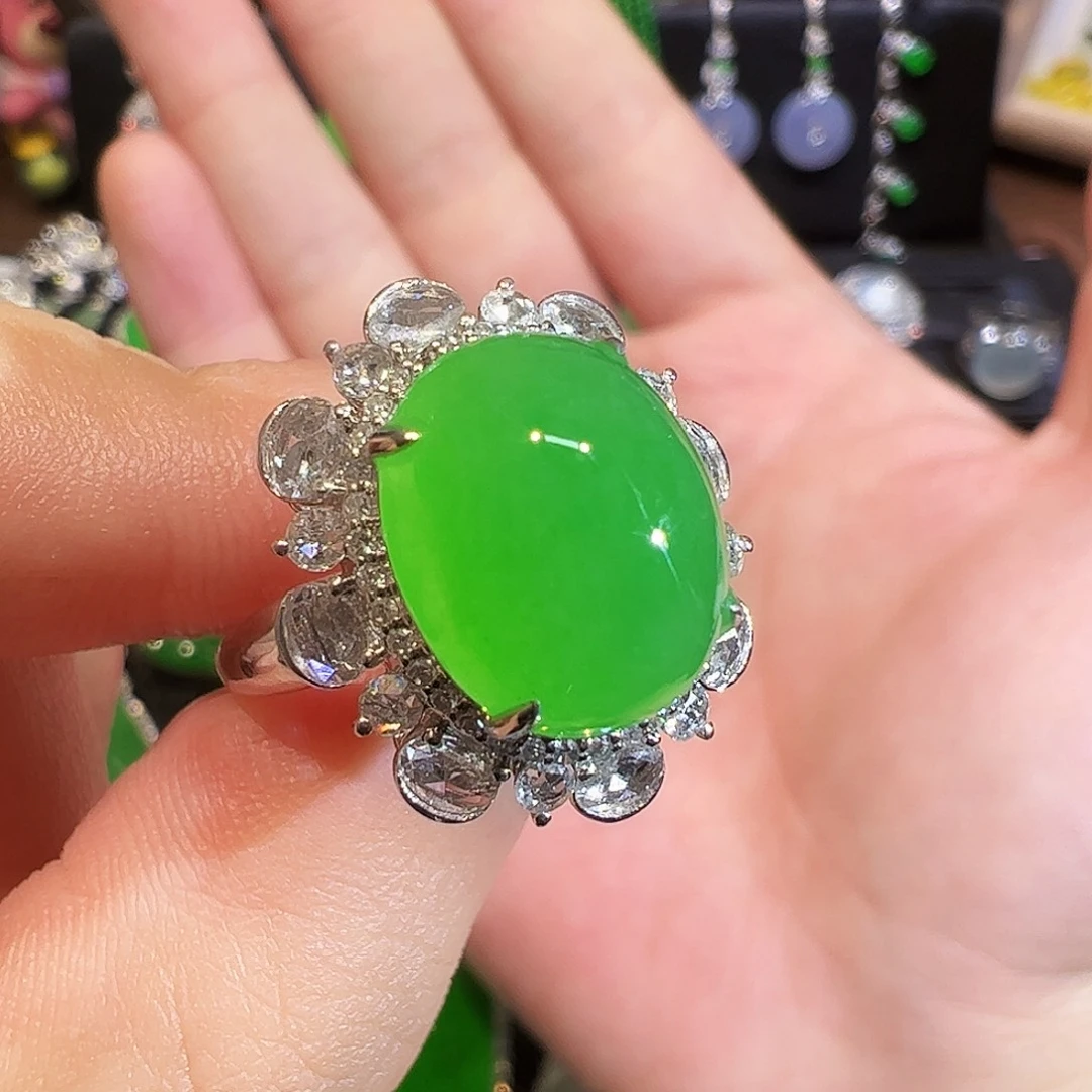 翡翠戒指18K金镶嵌蛋面