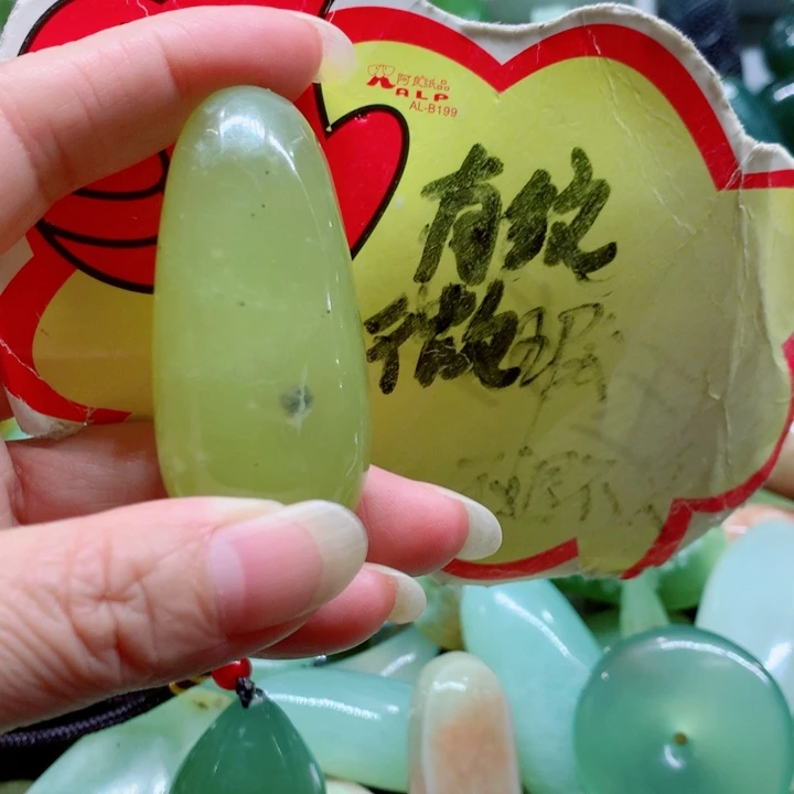 蛇纹石玉未镶嵌手把件