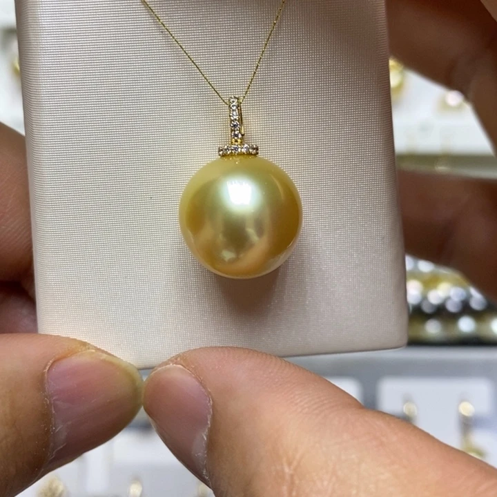 18K金镶嵌海水珍珠金珠吊坠