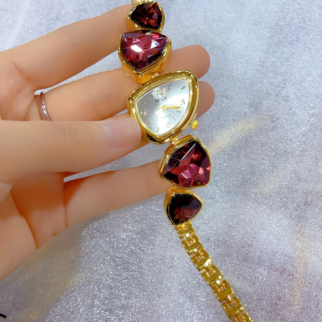 972爆款白搭时尚金色满钻紫色手表爆款白搭时尚