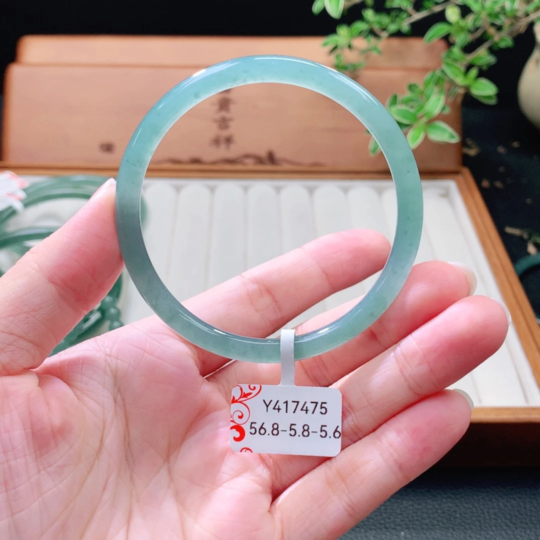 翡翠未镶嵌手镯（圆镯）