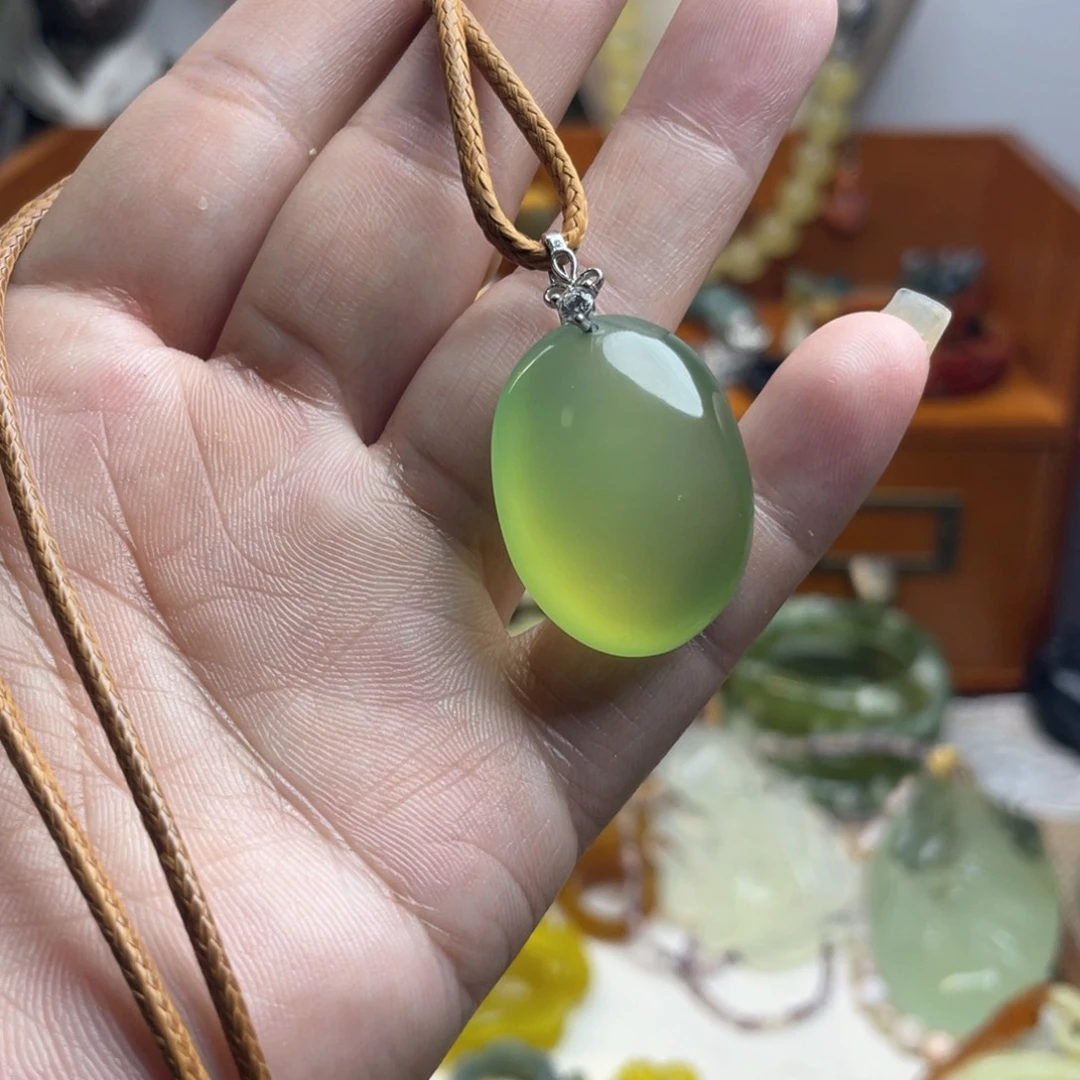 蛇纹石玉未镶嵌吊坠