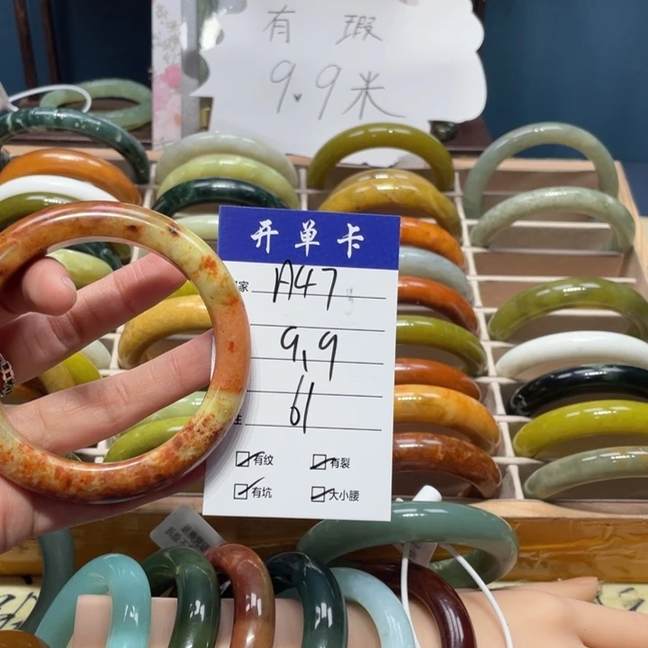 蛇纹石玉手镯未镶嵌青*莹