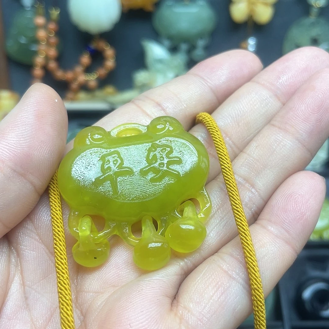 未镶嵌蛇纹石玉颈饰